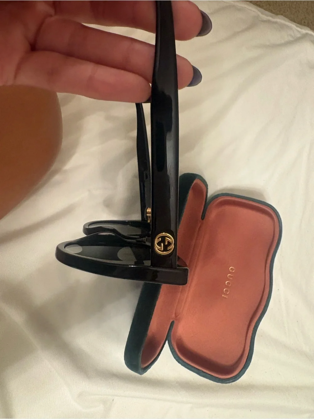 Gucci Black Round Sunglasses with green Case